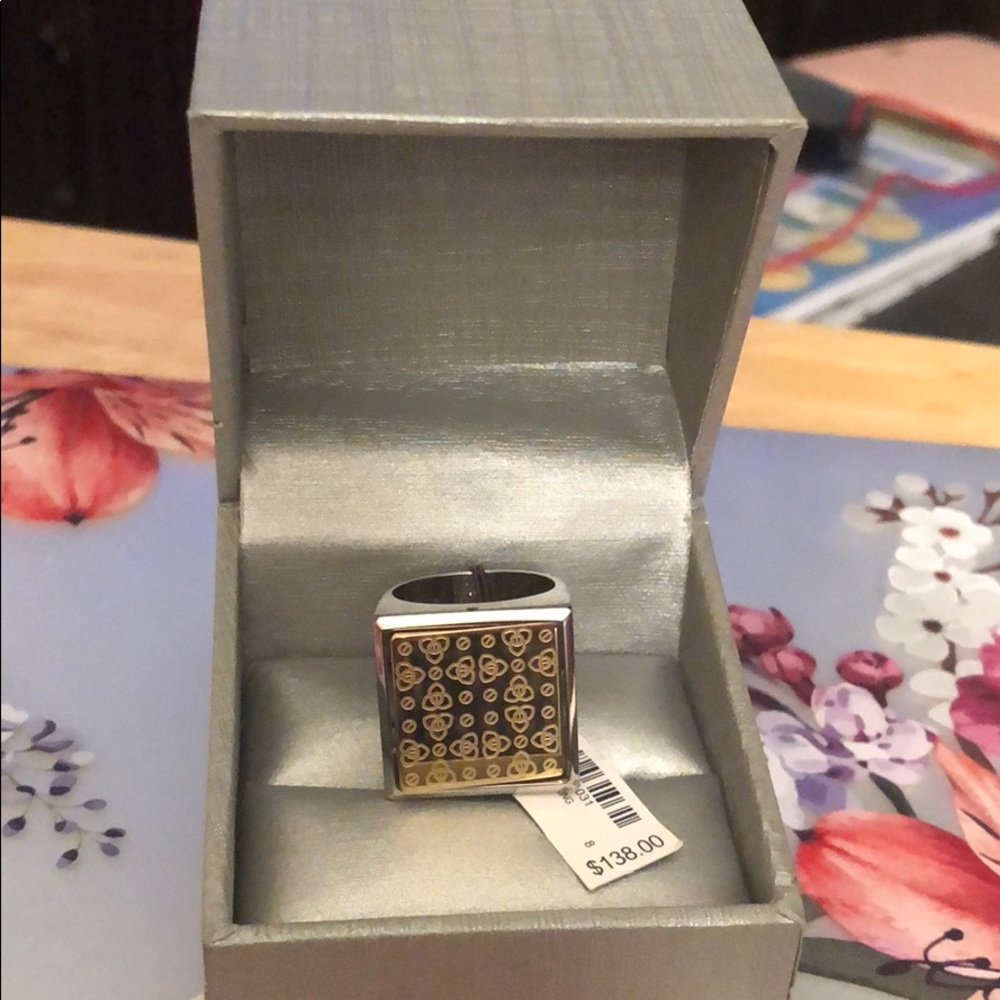 Nwt Henri Bendel Petal monogram ring size 8